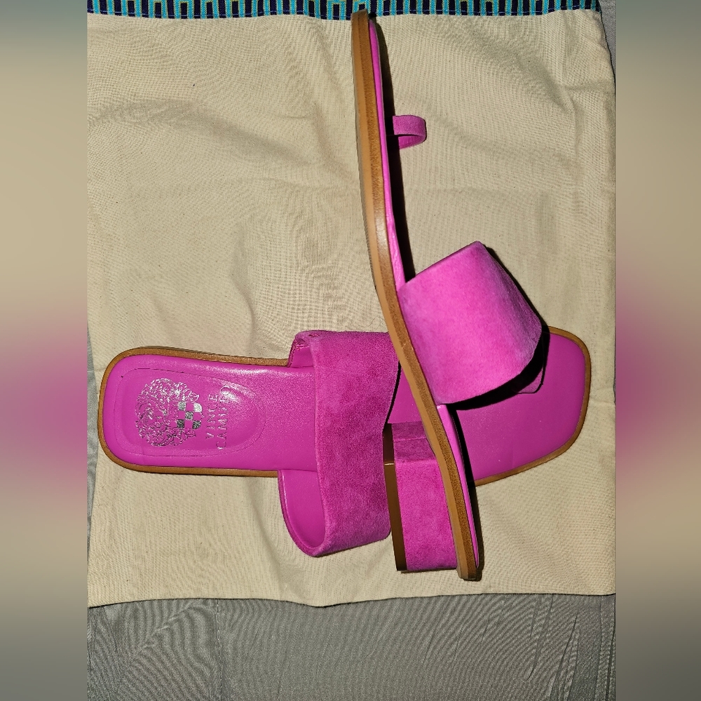 Like new Vince Camuto Toe Loop Heeled Sandals - Yelinda FIREBALL FUSHIA SIZE 10 - Picture 2 of 5